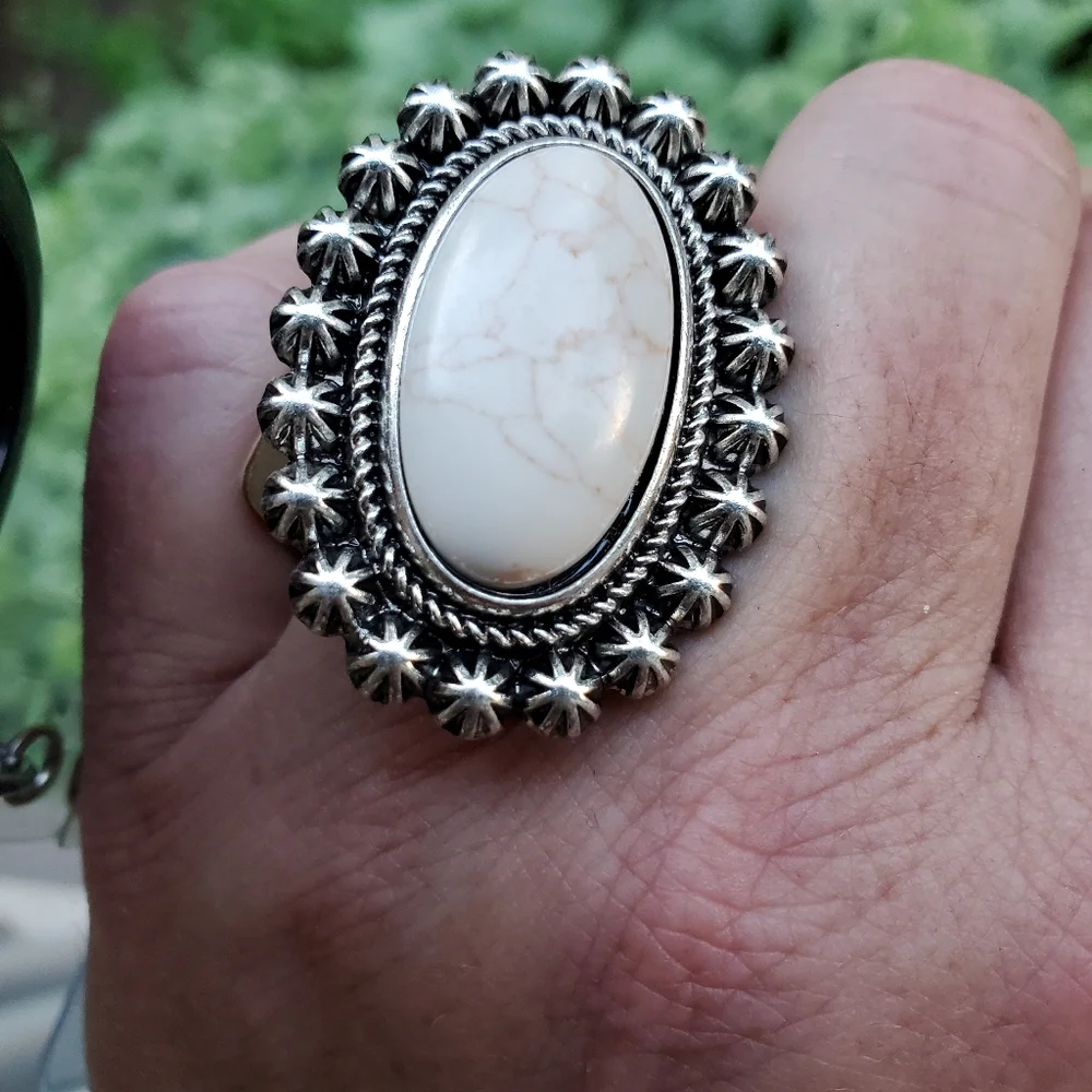 Free Spirit Boho Native South Western People Oval Sunburst bead Stretch Ring Nwt